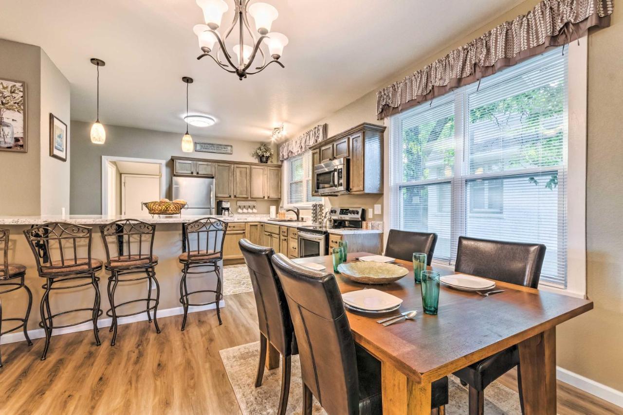 Remodeled Downtown Hot Springs Home With Porch エクステリア 写真