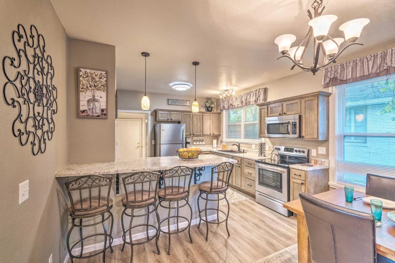 Remodeled Downtown Hot Springs Home With Porch エクステリア 写真